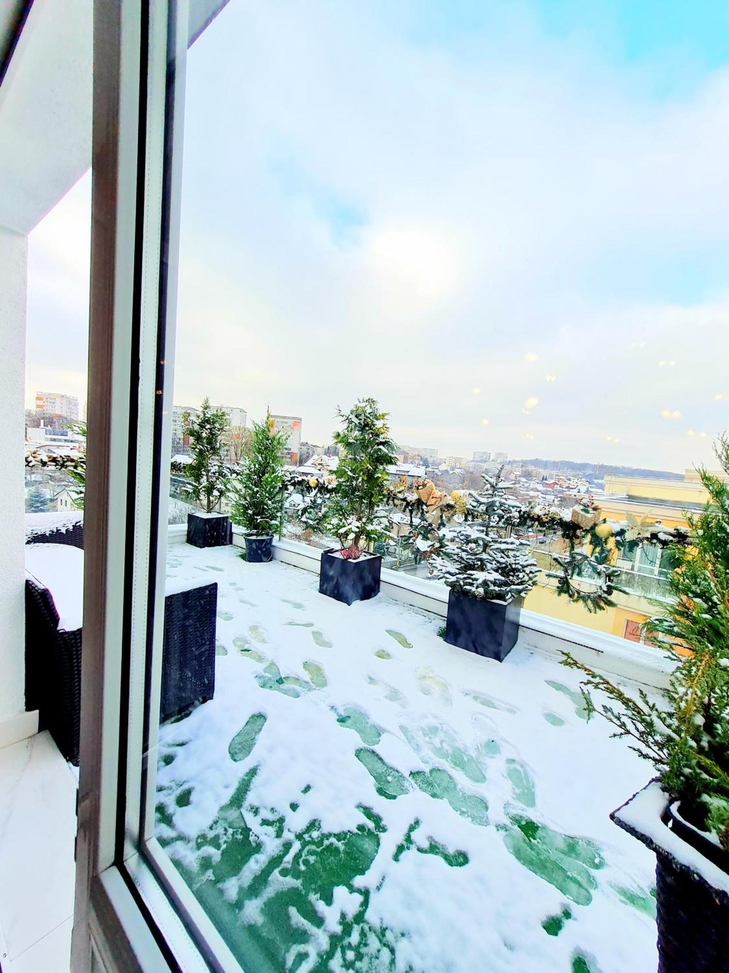 Penthouse Aeroport Iasi Apartment Exterior photo